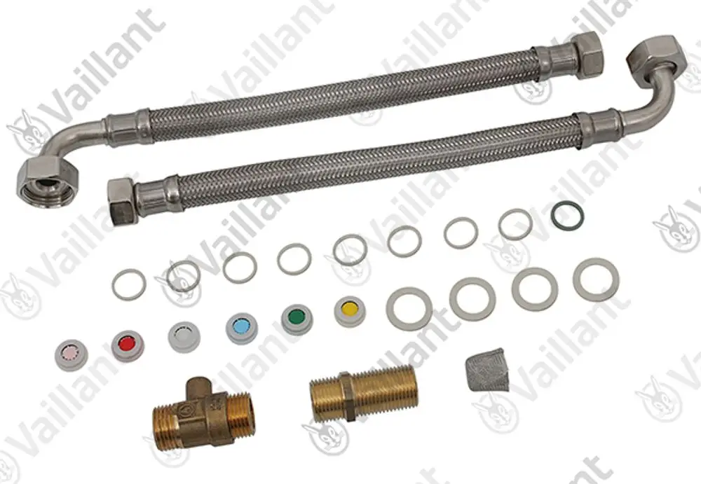 Vaillant Wasseranschluss-Set mit zwei flexiblen Schläuchen aus Edelstahl und verschiedenen Dichtungen sowie einem brassenen Verbindungsstück.